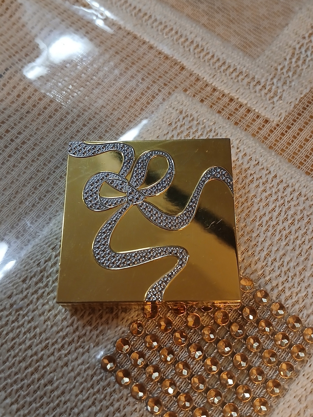 Liz Taylor White Diamonds Solid Parfum Compact .045 Ozs Made In France